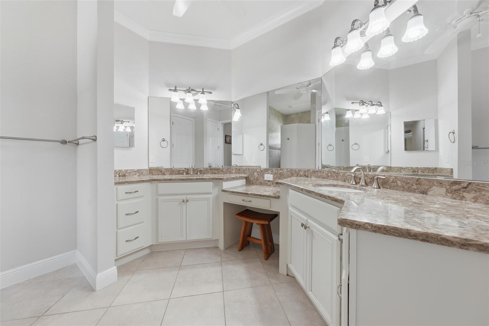 LAKES OF MOUNT DORA - Residential