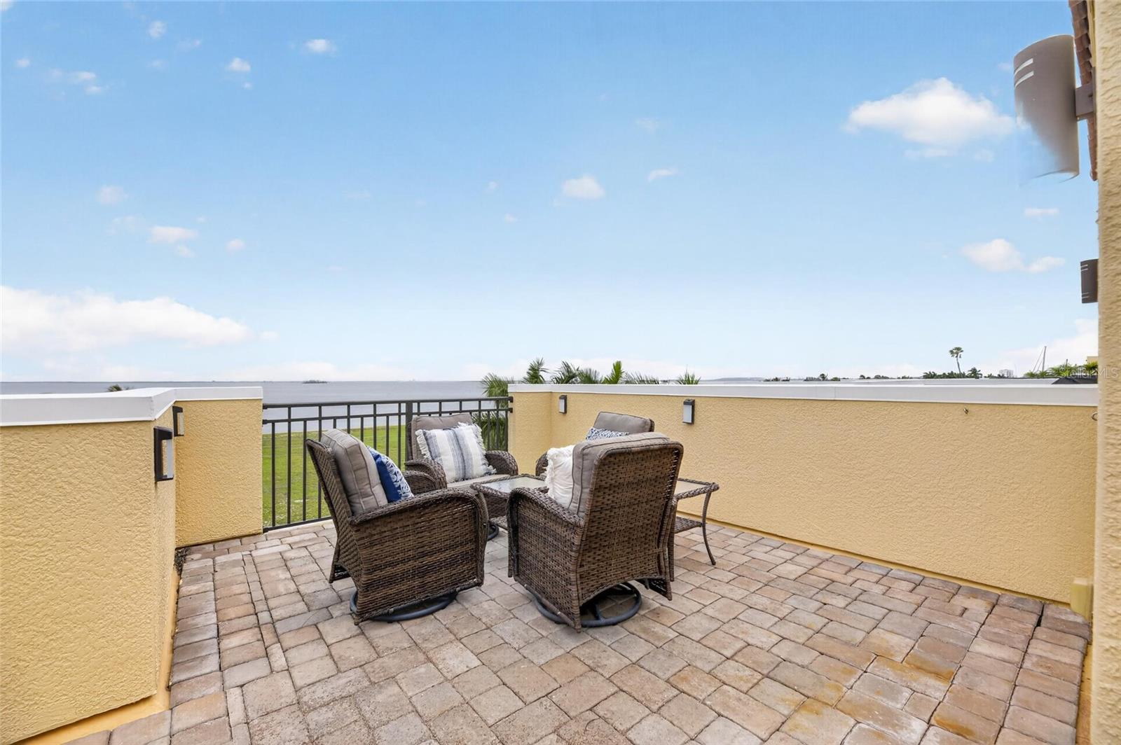 BRISA DEL MAR TWNHMS - Residential