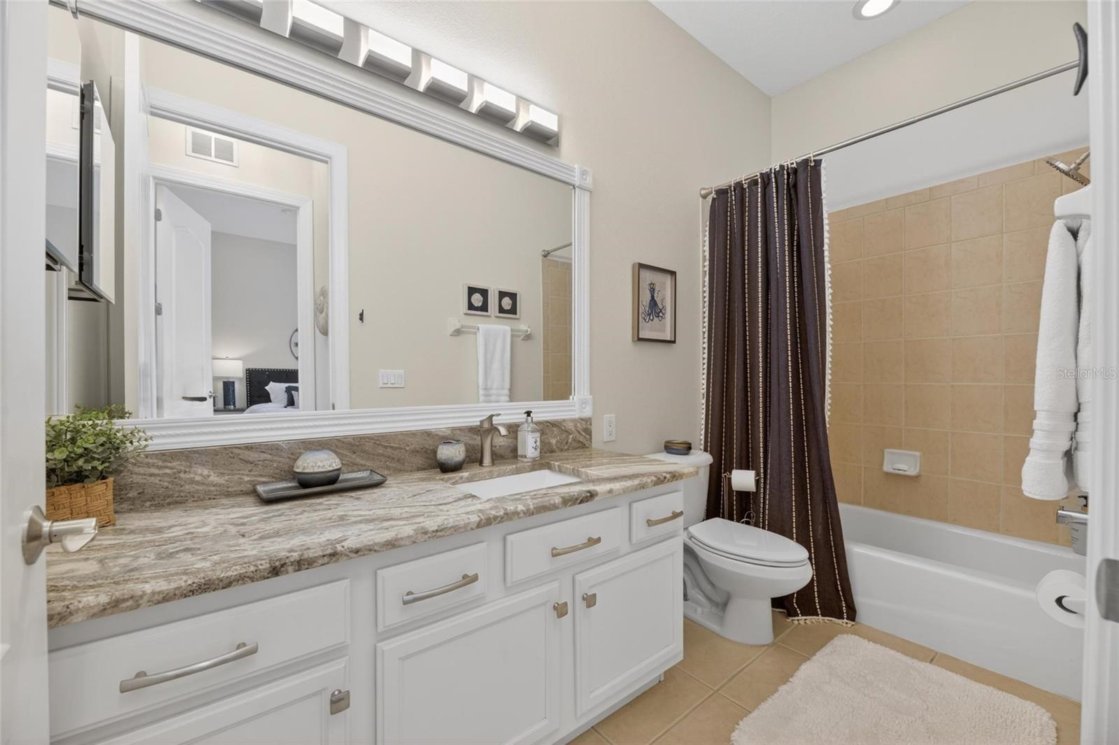 BRISA DEL MAR TWNHMS - Residential