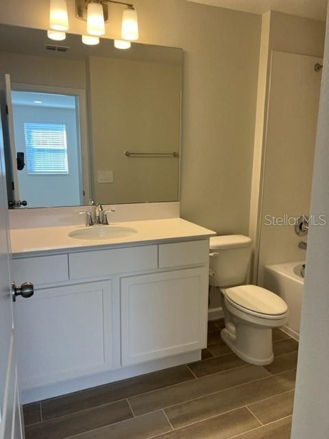 TOWNS AT LAKE MONROE COMMONS - Residential Lease