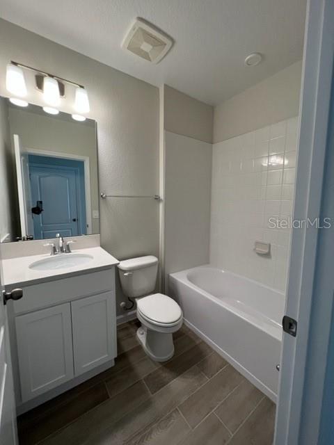 TOWNS AT LAKE MONROE COMMONS - Residential Lease