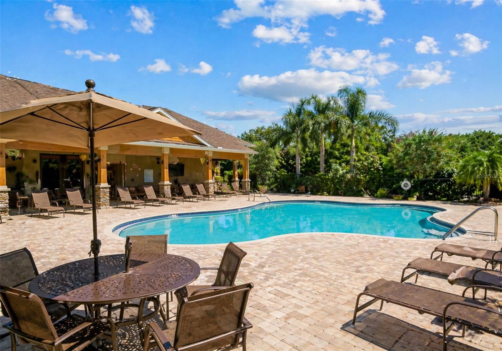 PALMA SOLA TRACE - Residential