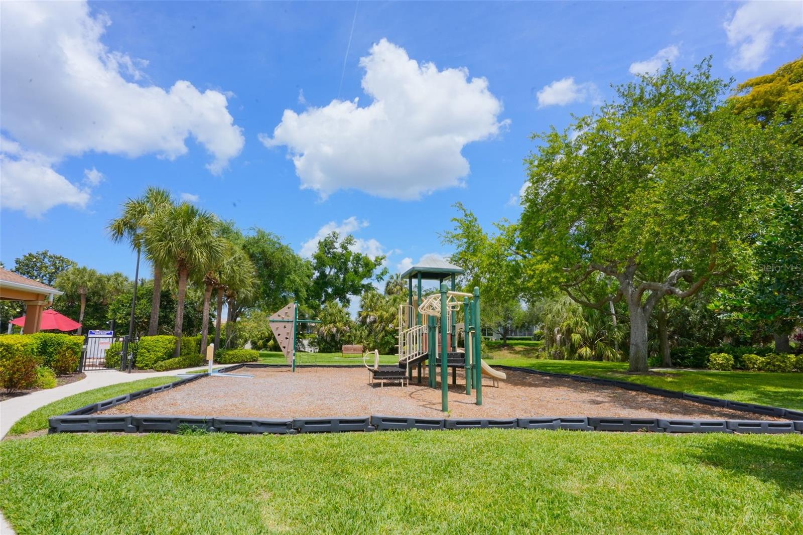 PALMA SOLA TRACE - Residential