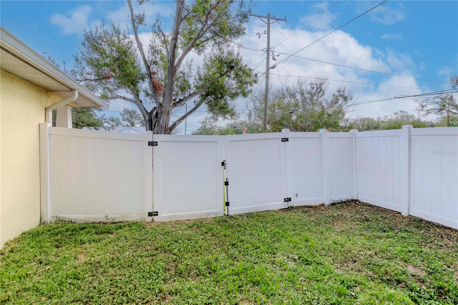 TREASURE PARK - Residential Lease