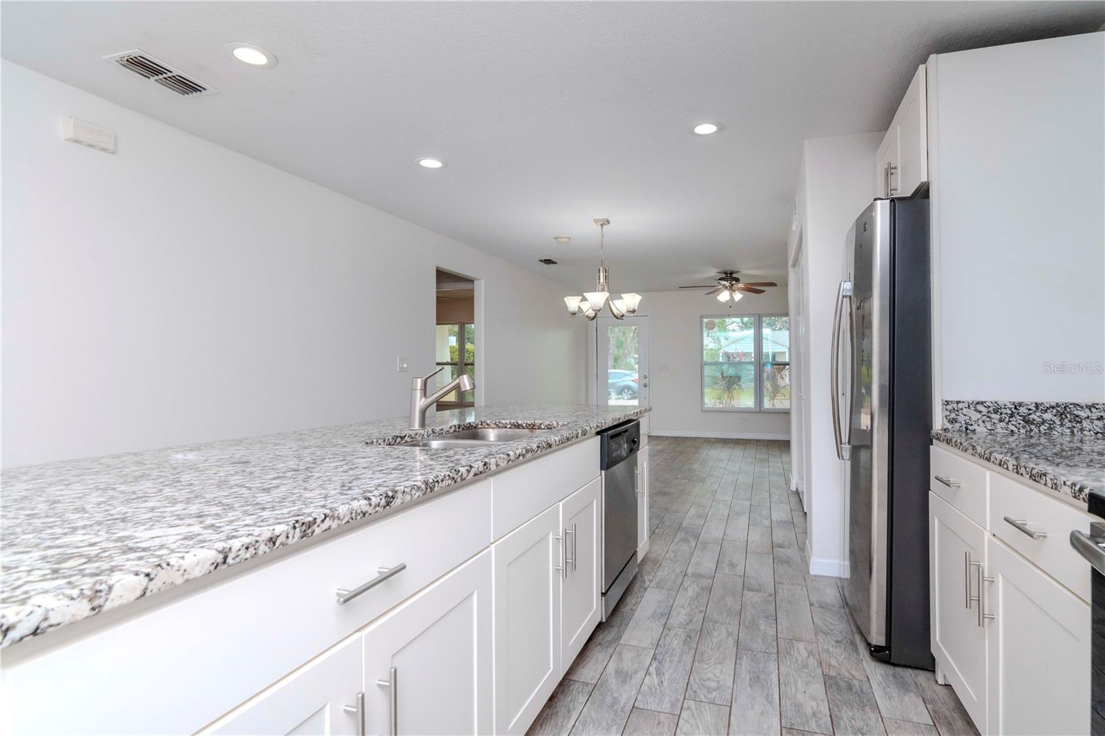 TREASURE PARK - Residential Lease