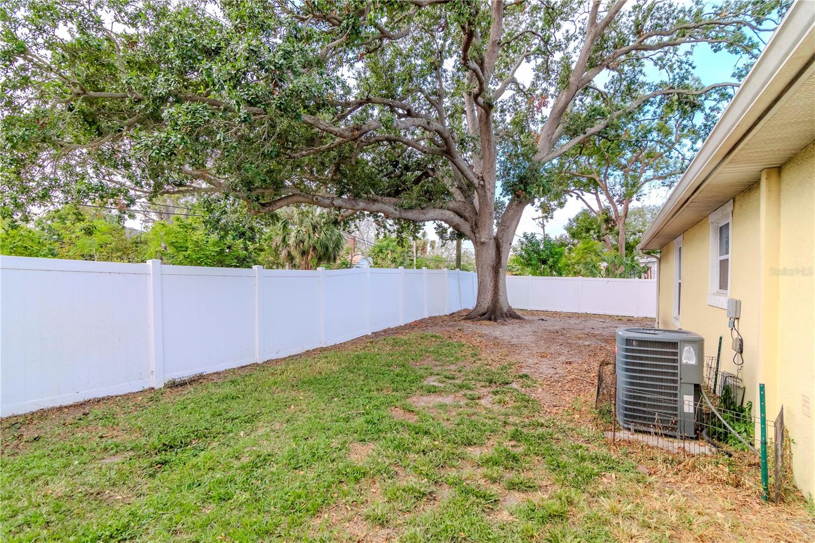 TREASURE PARK - Residential Lease