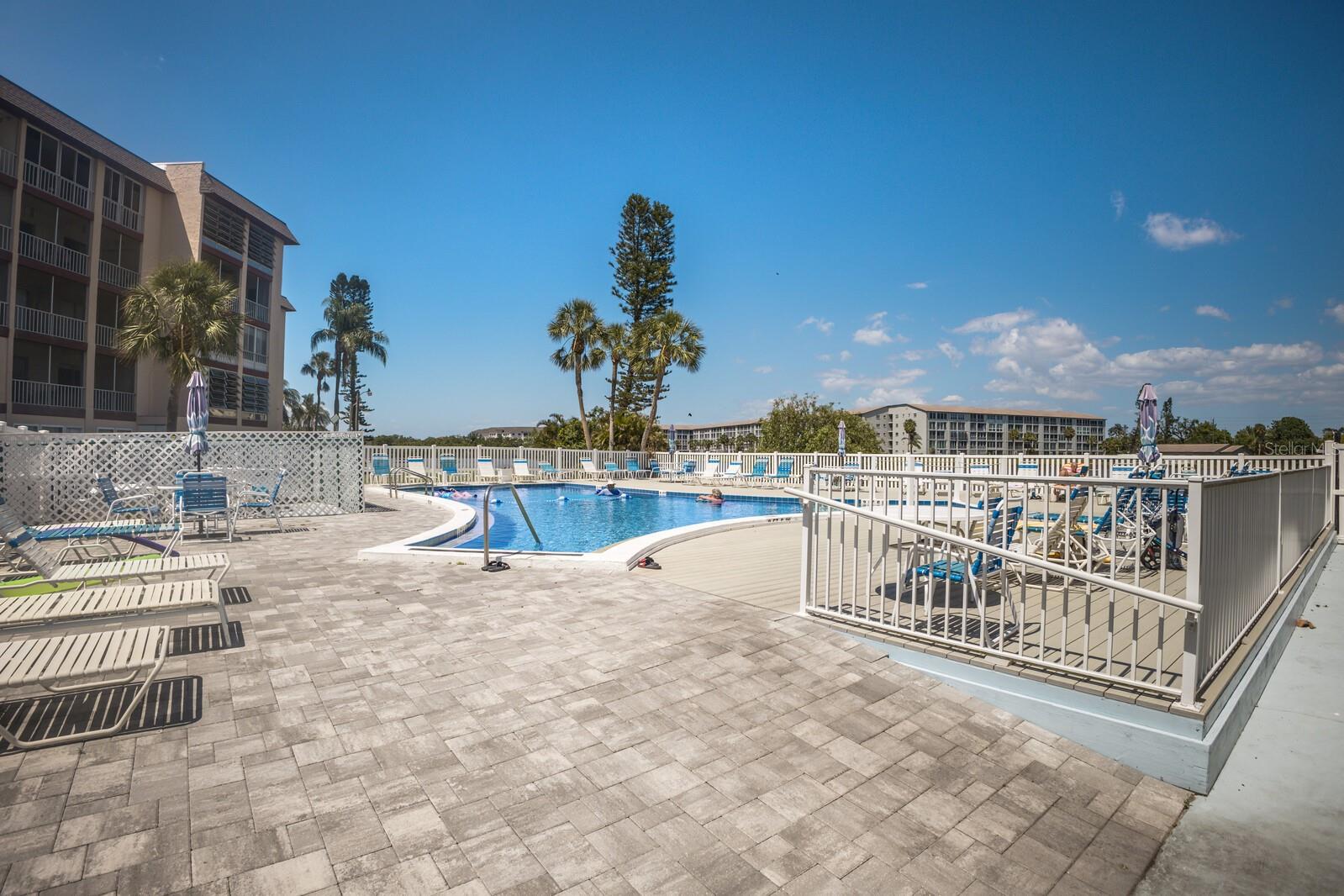 BAYSHORE ON THE LAKE APTS SEC 2 - Residential