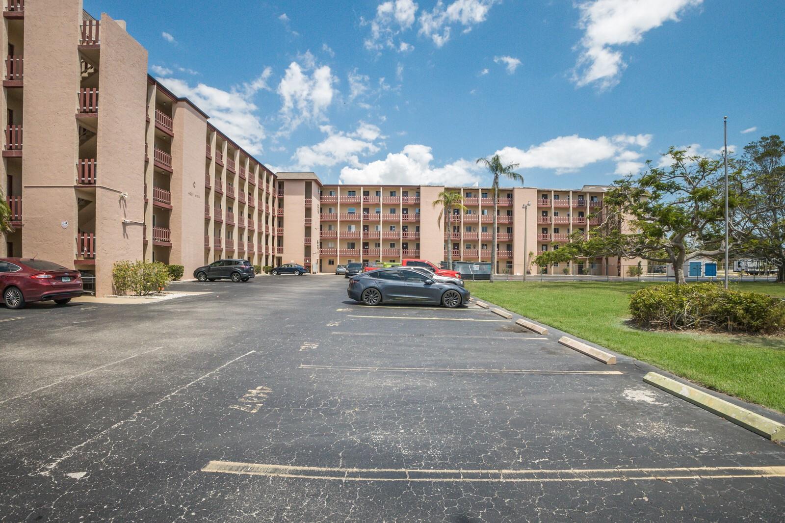 BAYSHORE ON THE LAKE APTS SEC 2 - Residential