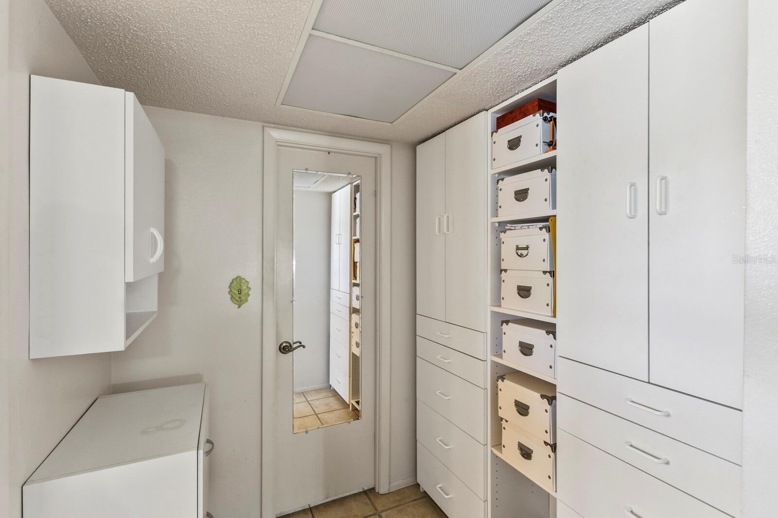 BAYSHORE ON THE LAKE APTS SEC 2 - Residential