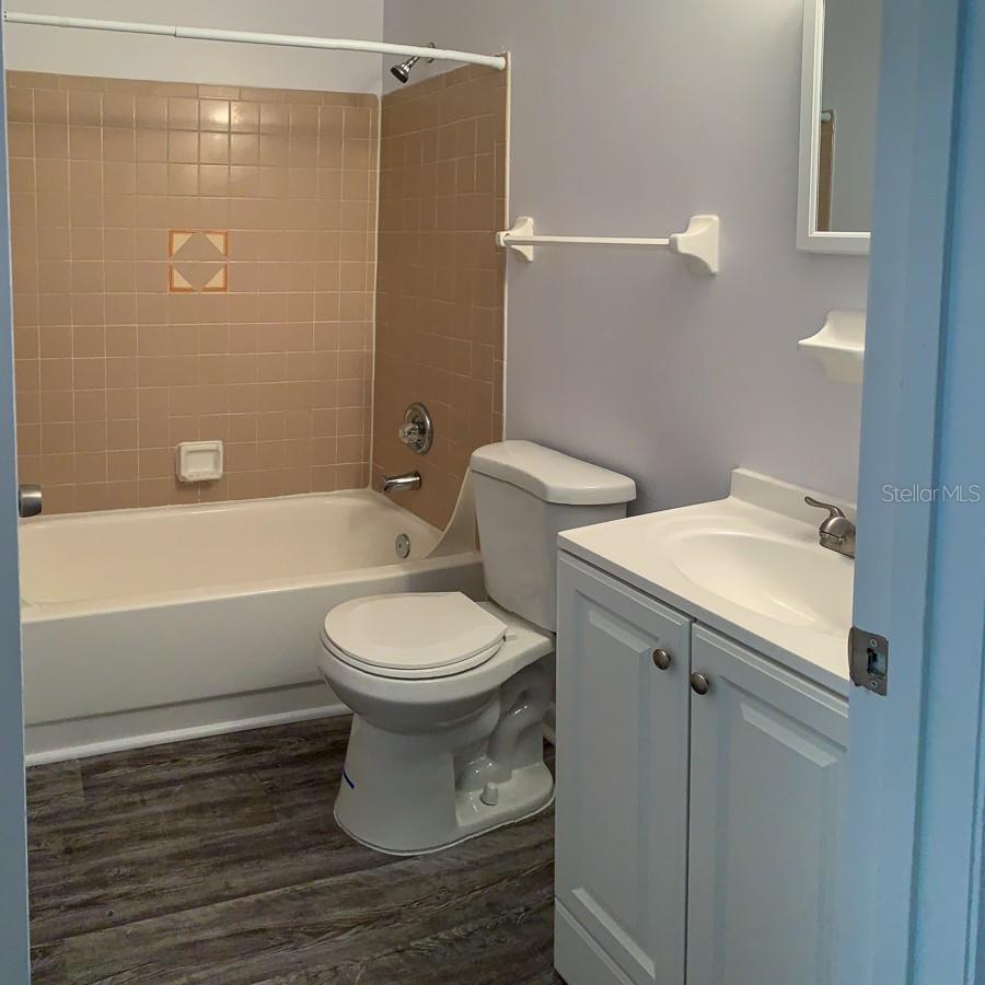 CREEK FOREST - Residential Lease