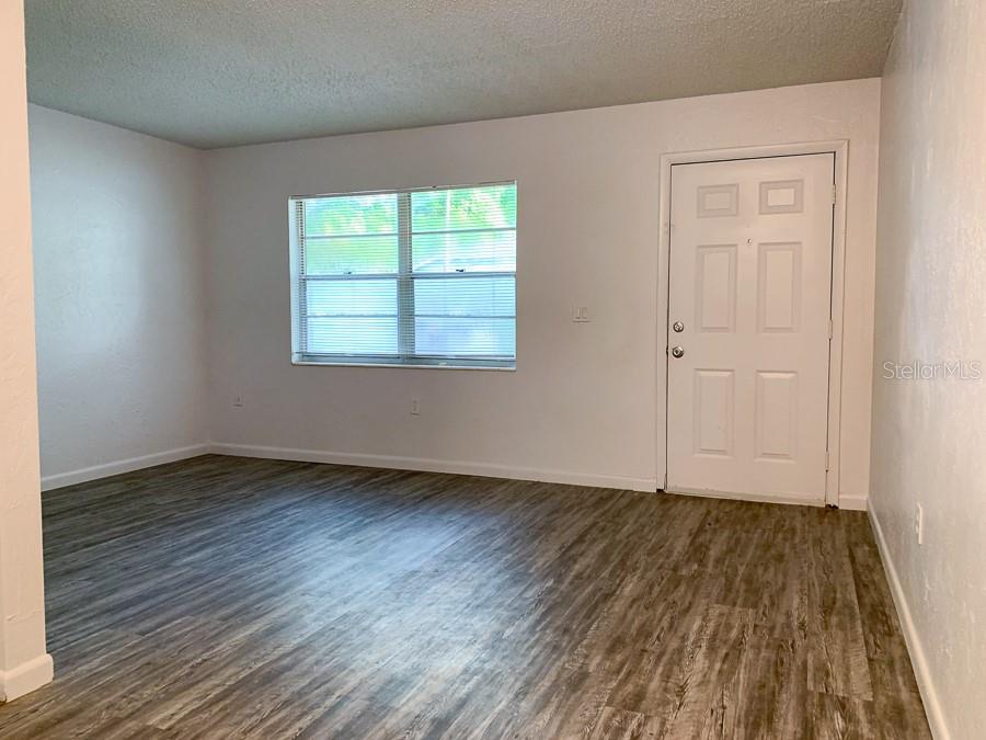 CREEK FOREST - Residential Lease