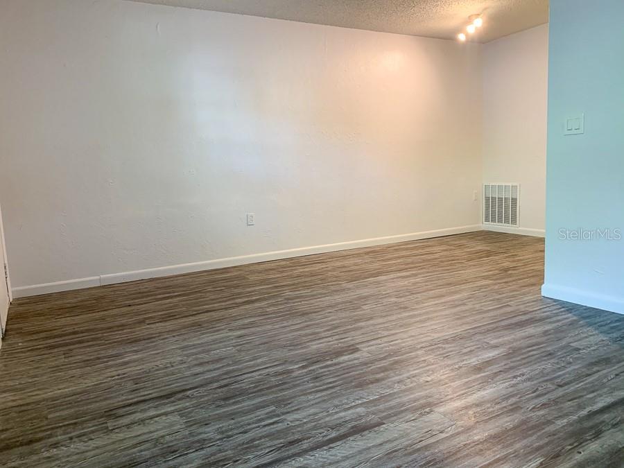 CREEK FOREST - Residential Lease