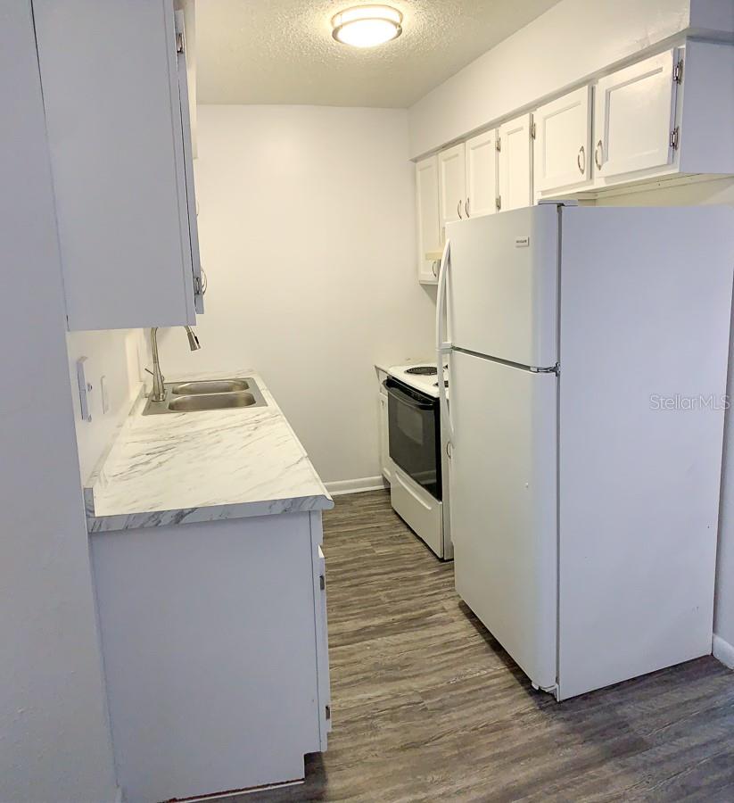 CREEK FOREST - Residential Lease