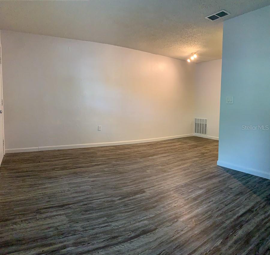 CREEK FOREST - Residential Lease