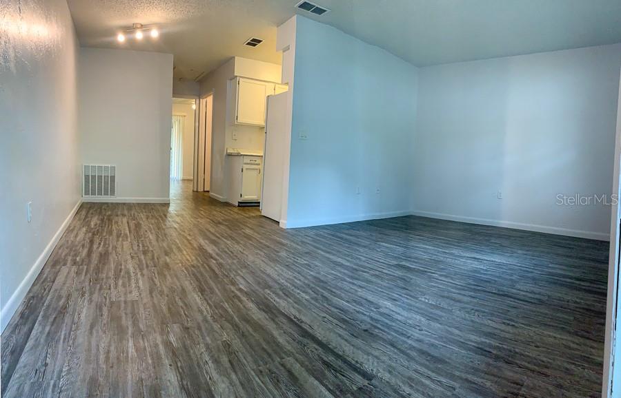 CREEK FOREST - Residential Lease