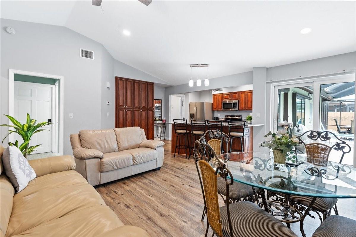 SOUTH VENICE - Residential
