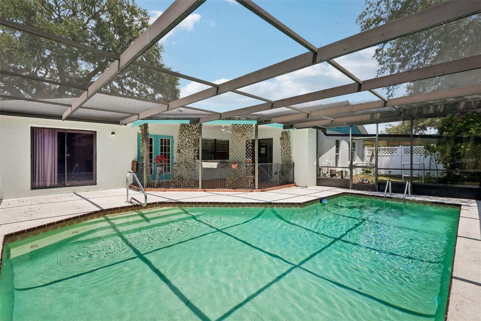FAIRWAY OAKS - Residential