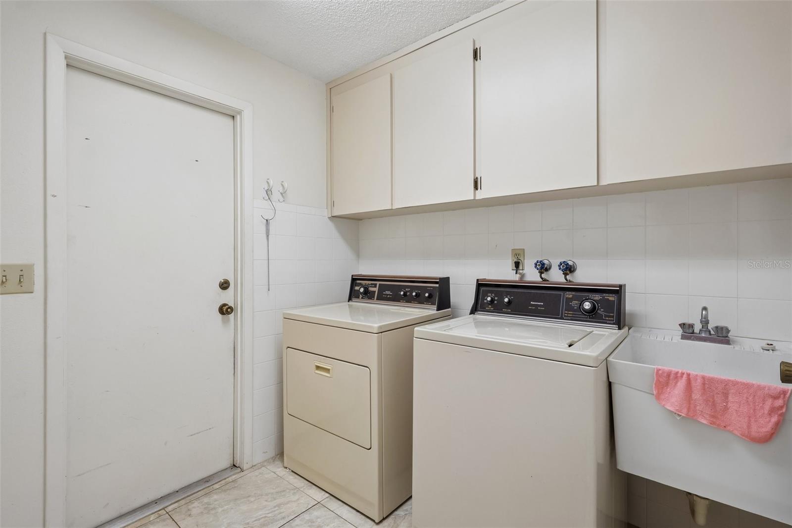 FAIRWAY OAKS - Residential