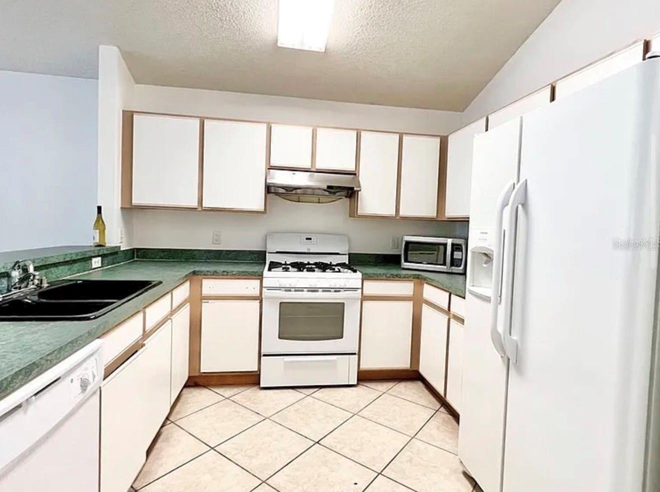 LAKE PICKETT MANOR - Residential Lease