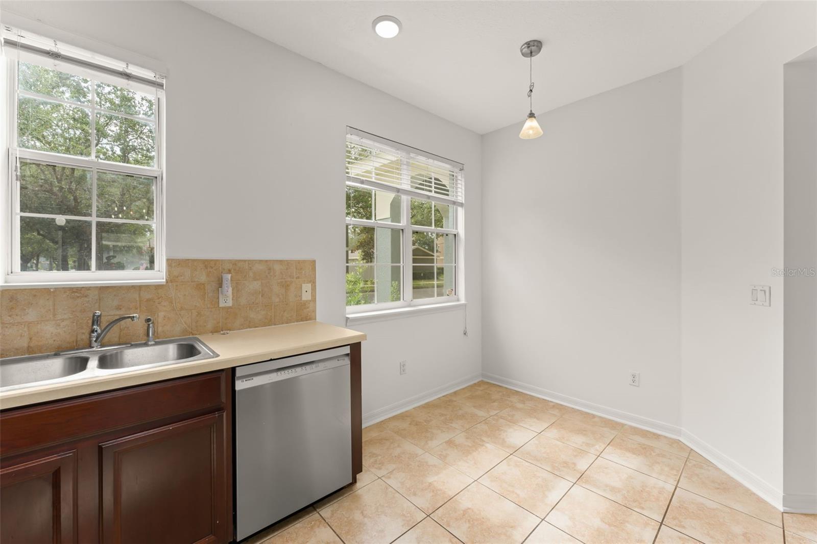 LAKES OF WINDERMERE - LAKE REAMS TOWNHOMES - Residential