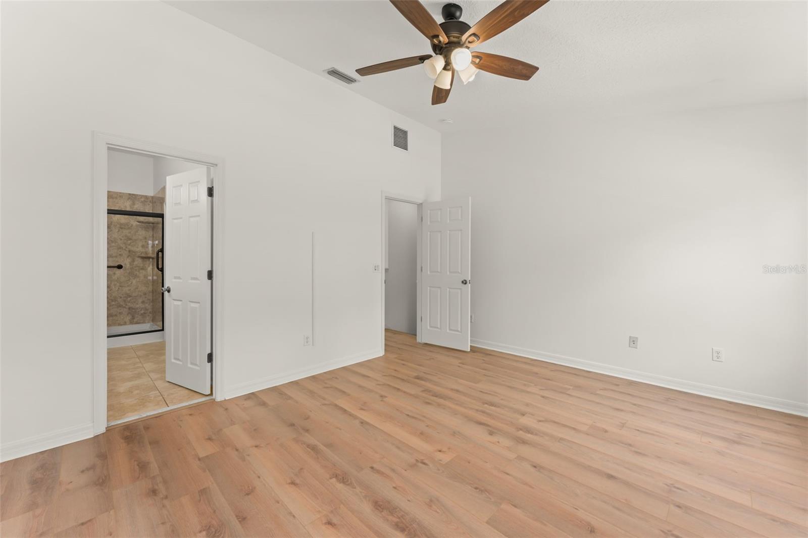 LAKES OF WINDERMERE - LAKE REAMS TOWNHOMES - Residential