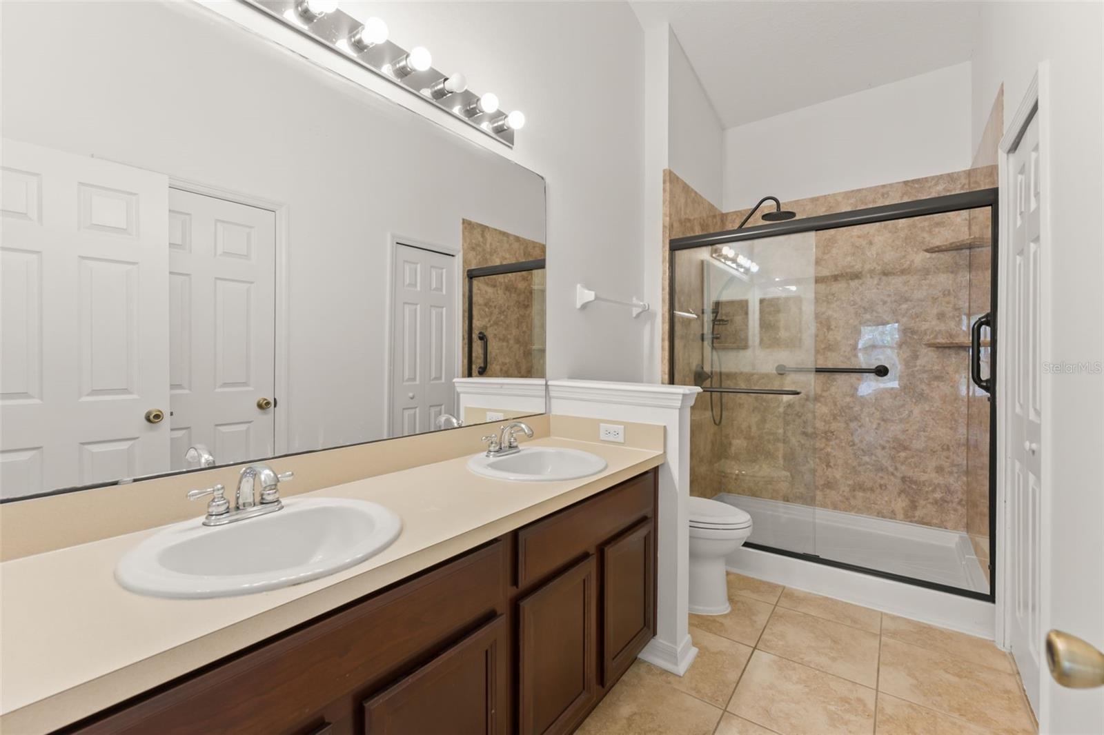 LAKES OF WINDERMERE - LAKE REAMS TOWNHOMES - Residential