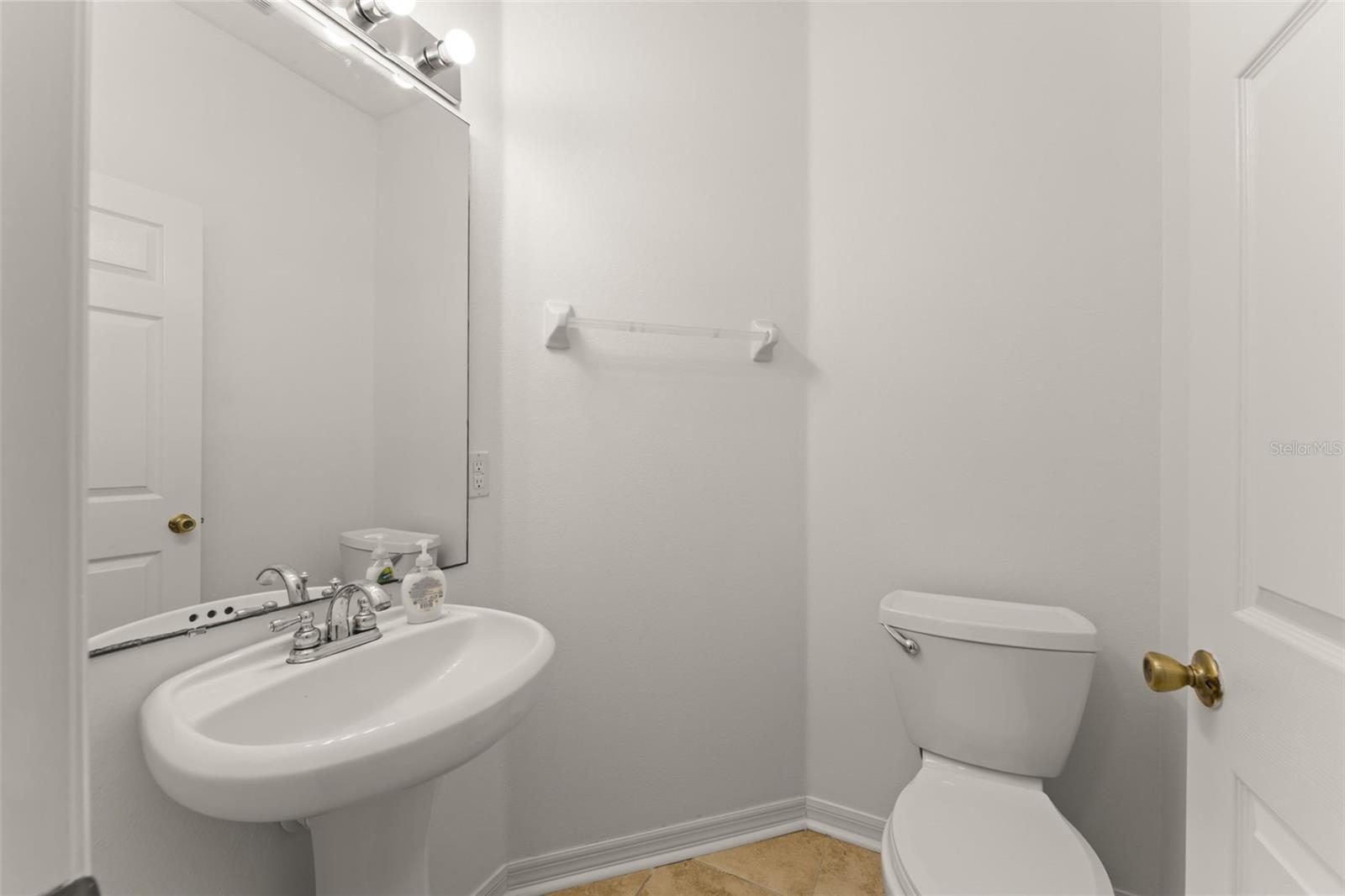 LAKES OF WINDERMERE - LAKE REAMS TOWNHOMES - Residential