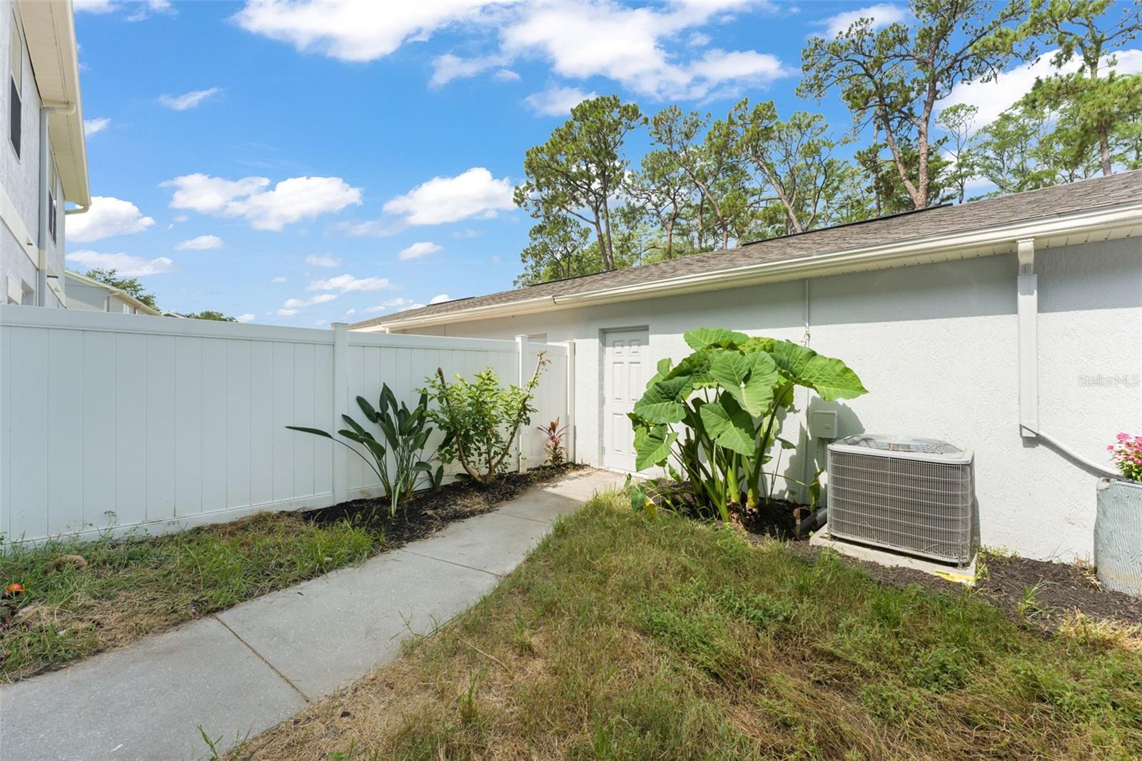 LAKES OF WINDERMERE - LAKE REAMS TOWNHOMES - Residential