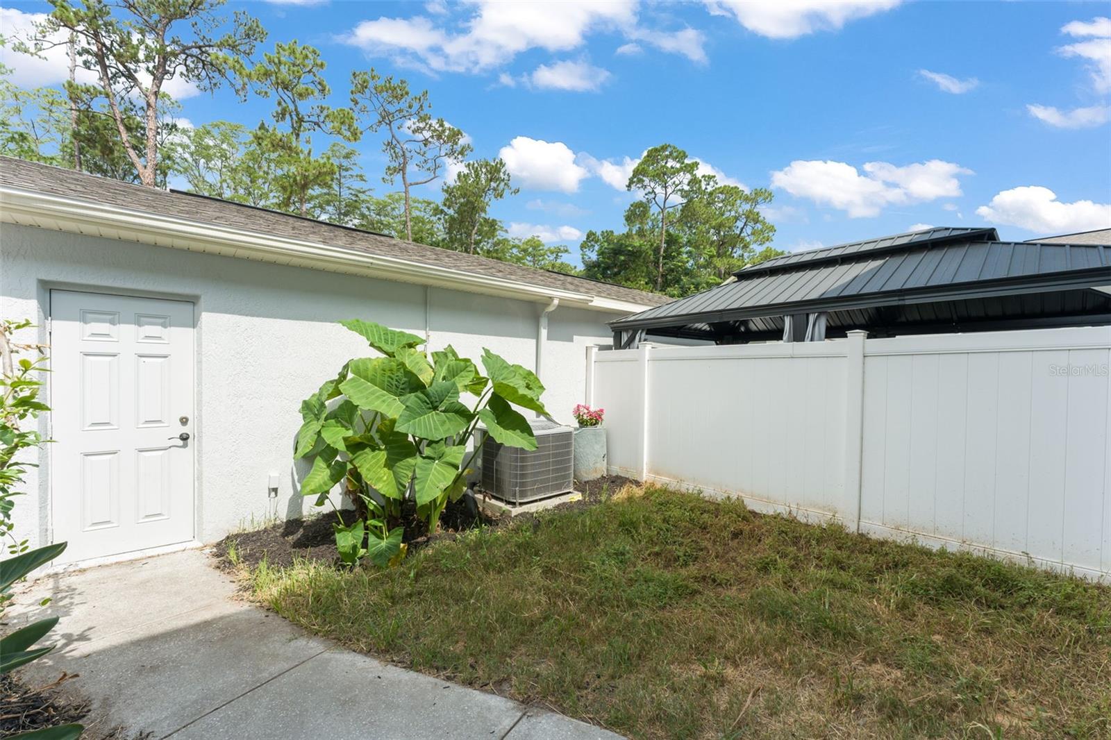 LAKES OF WINDERMERE - LAKE REAMS TOWNHOMES - Residential