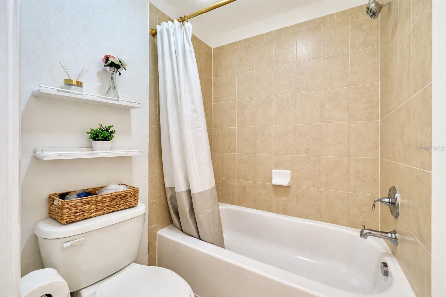 EAGLE CRK PH 1 VILLAGE D - Residential Lease