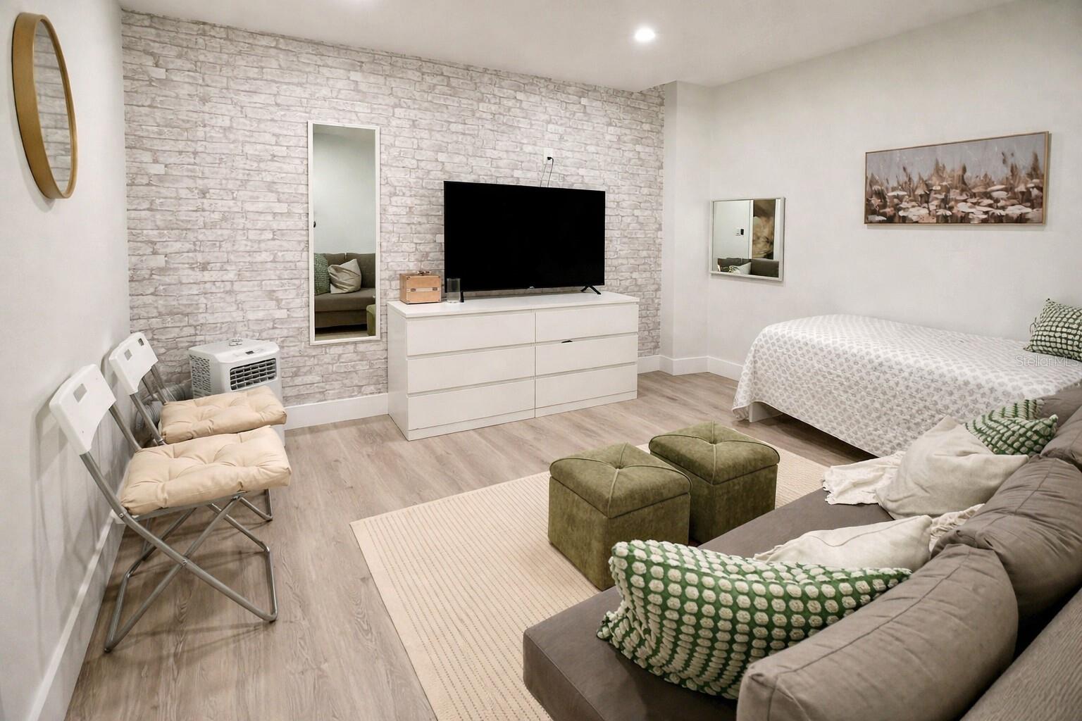 EAGLE CRK PH 1 VILLAGE D - Residential Lease