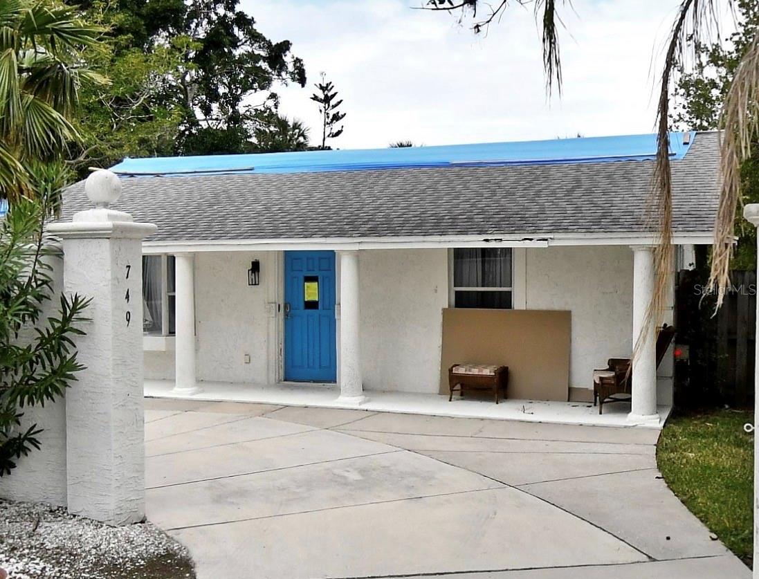 Investor Special!!Welcome to your next amazing project! Known damage with full or partial rehab. Excellent renovation opportunity on an oversized lot in a highly desirable Siesta Key area. Sold AS-IS with significant upside potential.