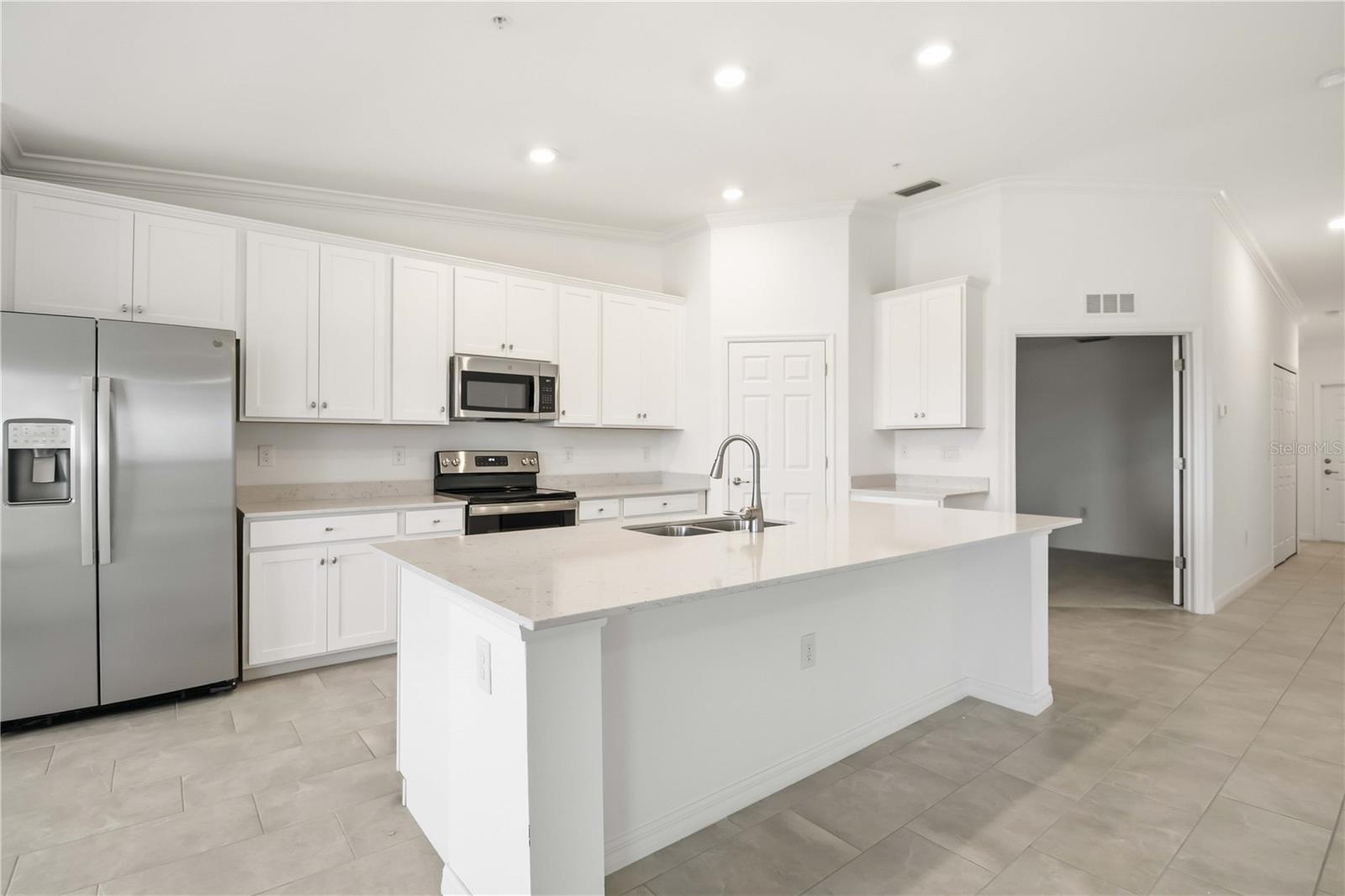 VERANDA VI AT LAKEWOOD NATIONAL PH III - Residential