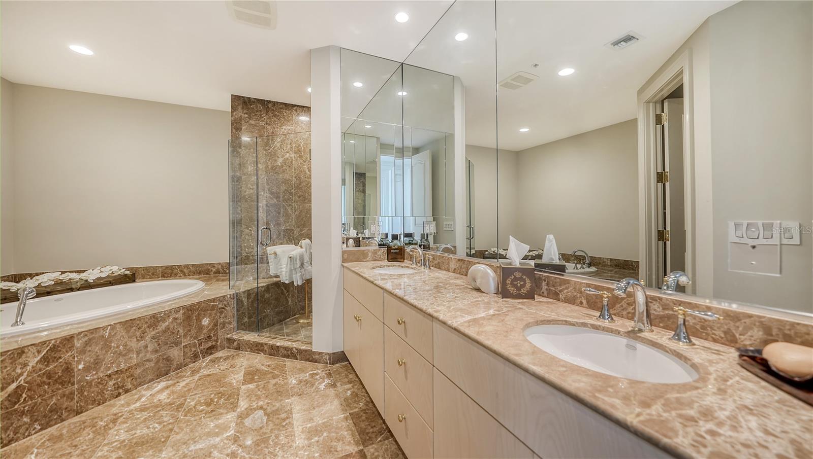 THE RESIDENCES - Residential