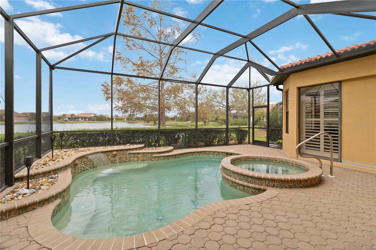 WILLOW CHASE - Residential