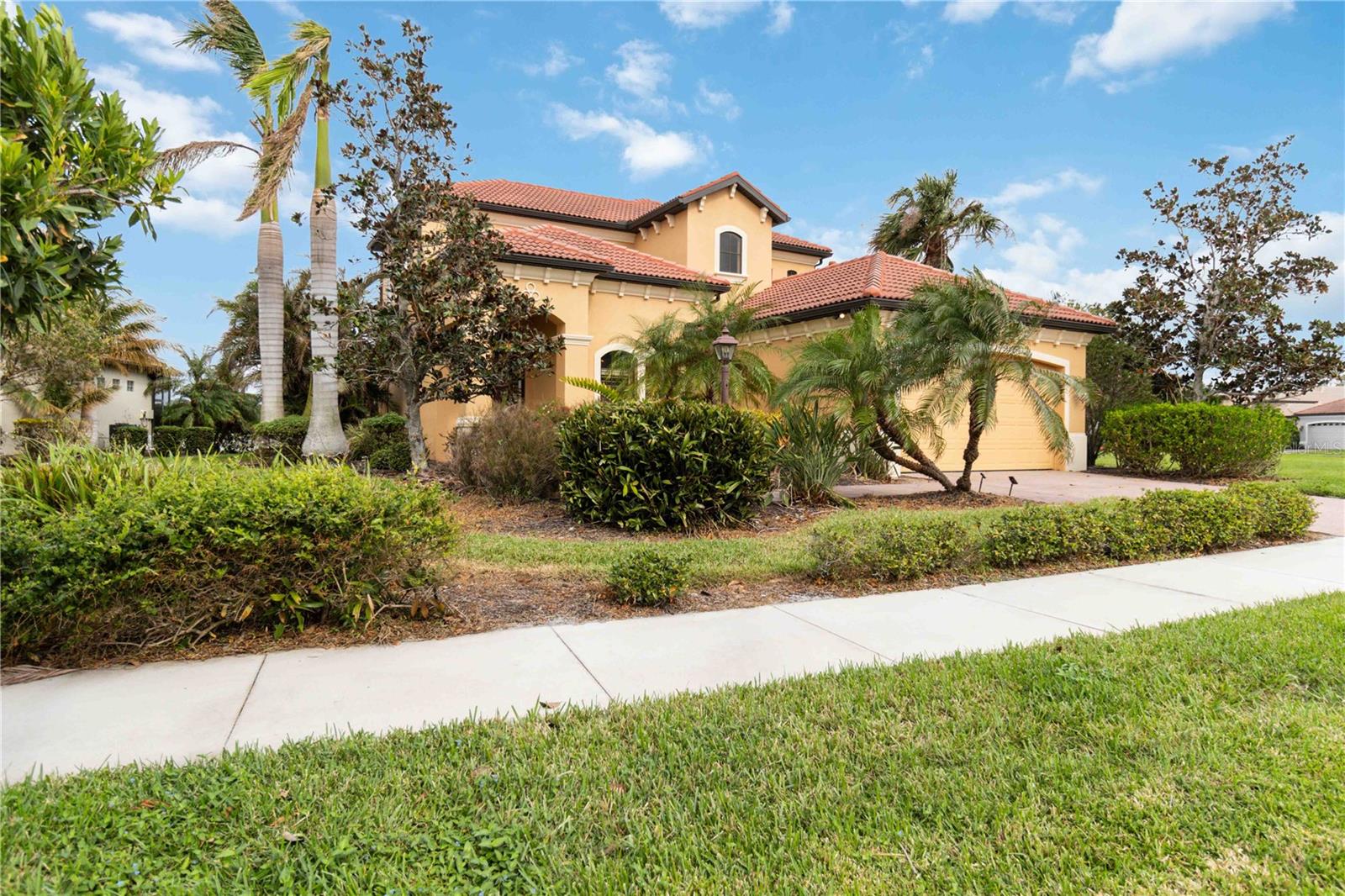 WILLOW CHASE - Residential