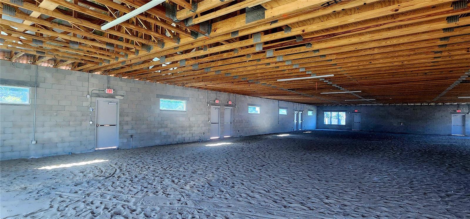 ACREAGE - Commercial Lease