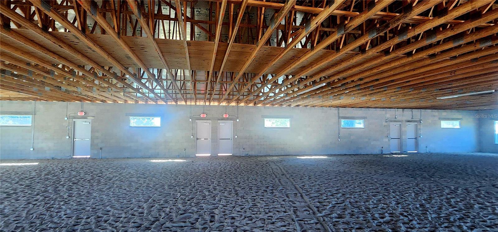 ACREAGE - Commercial Lease
