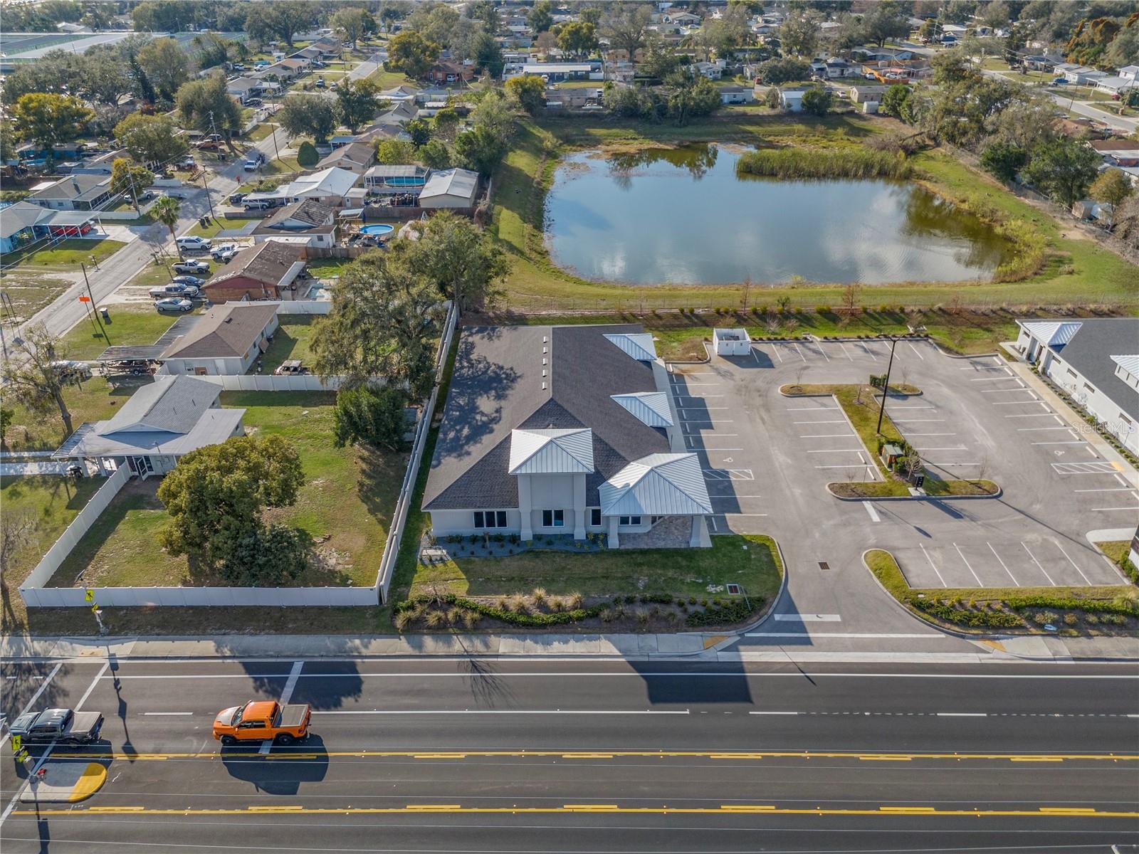 ACREAGE - Commercial Lease