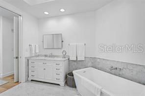 MERIDIAN AT THE OAKS PRESERVE - Residential Lease