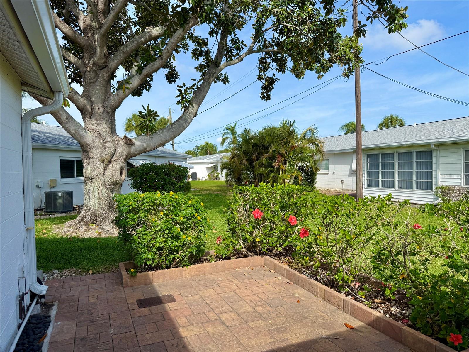 PARKWAY VILLAS - Residential