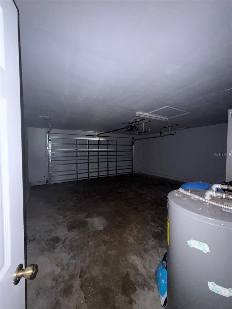 SILVER SPGS SHORES UN 21 - Residential Lease