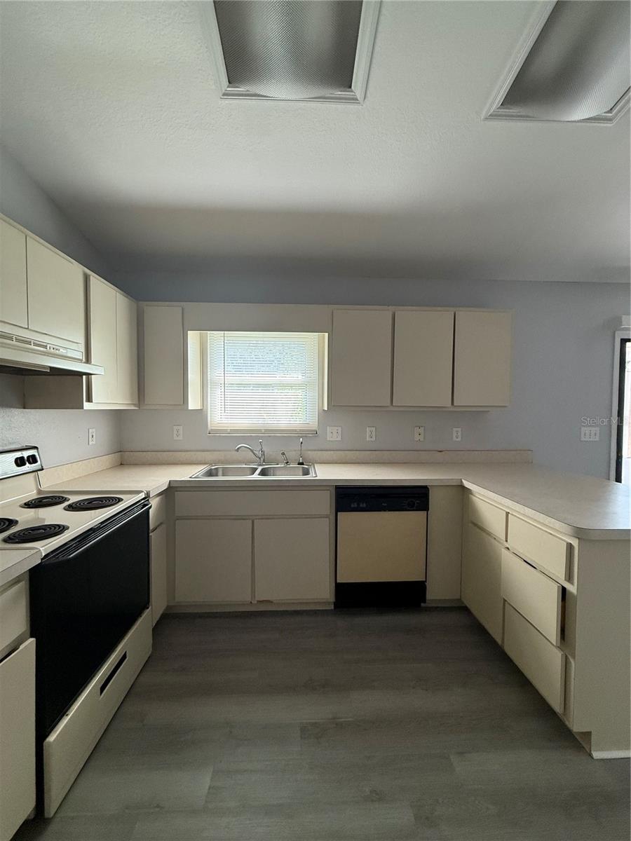 SILVER SPGS SHORES UN 21 - Residential Lease