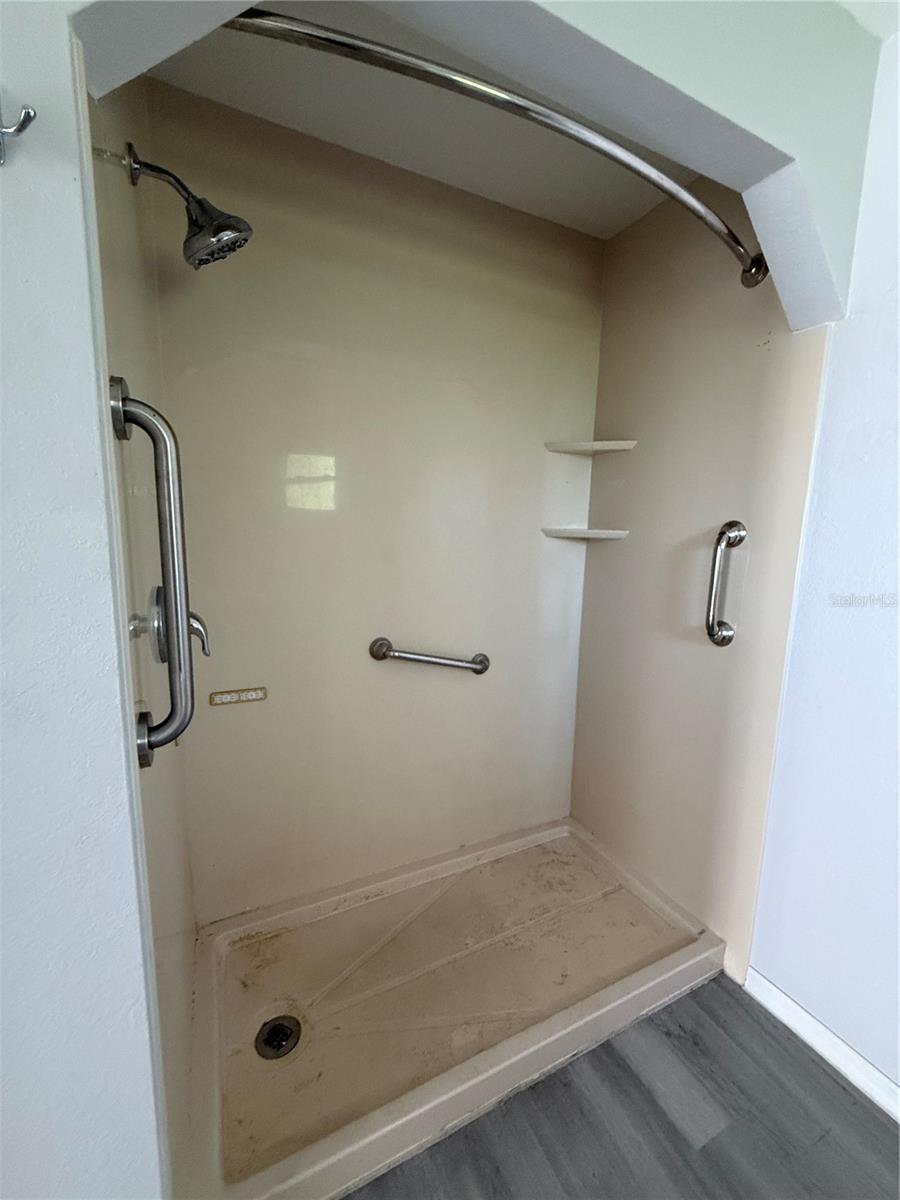 SILVER SPGS SHORES UN 21 - Residential Lease