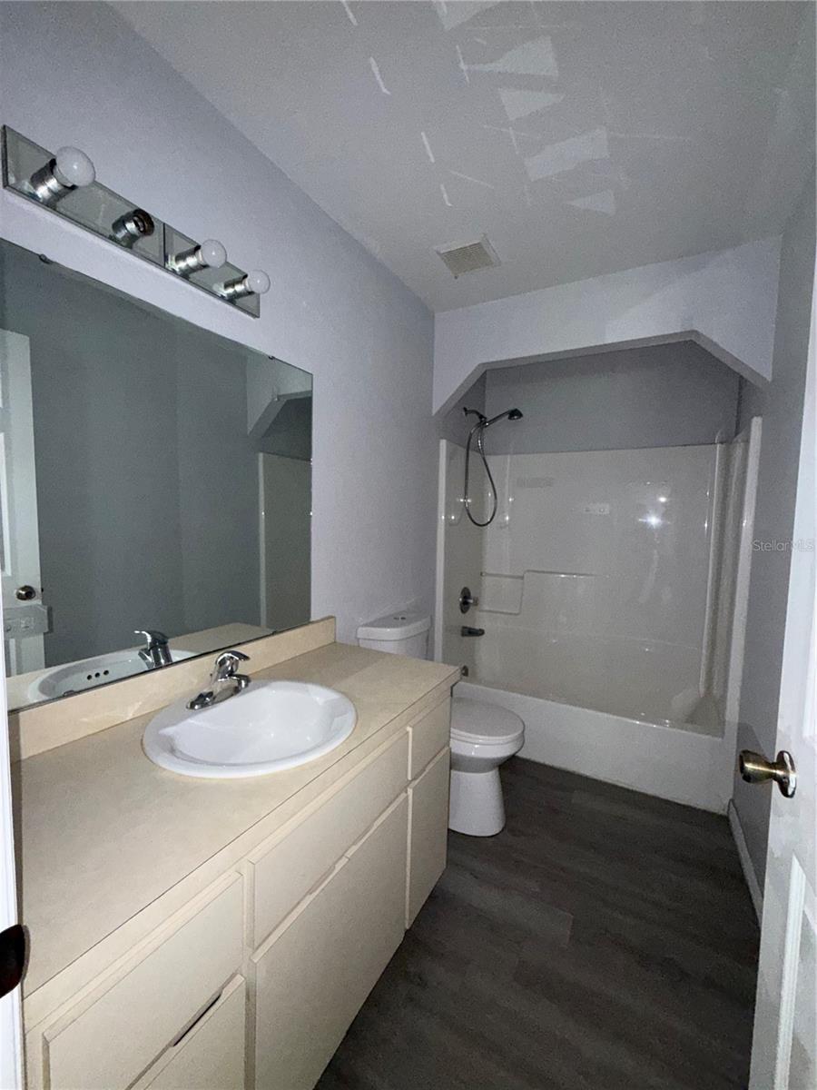 SILVER SPGS SHORES UN 21 - Residential Lease