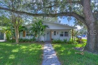 Lifestyle living at its best! Walk to the dog park, beach, or Davis island down town & dine. Exercise & take in the scenic views that Davis Island has to offer. Beautiful redone 3 bedroom 3 bathroom house for Rent in Davis Island
