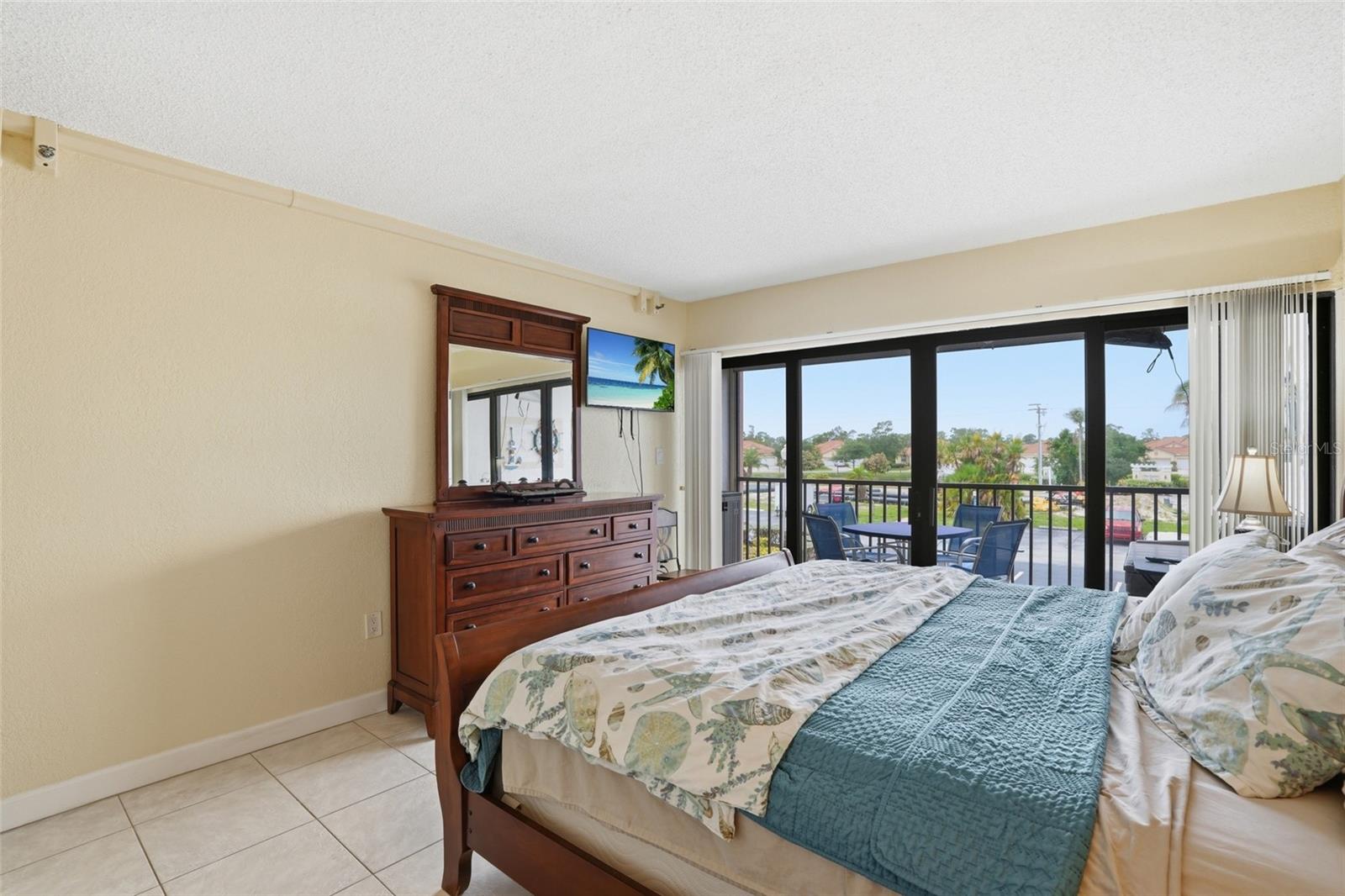 KEEL CLUB CONDO OR 1690 PG 2613 UNIT 127 - Residential