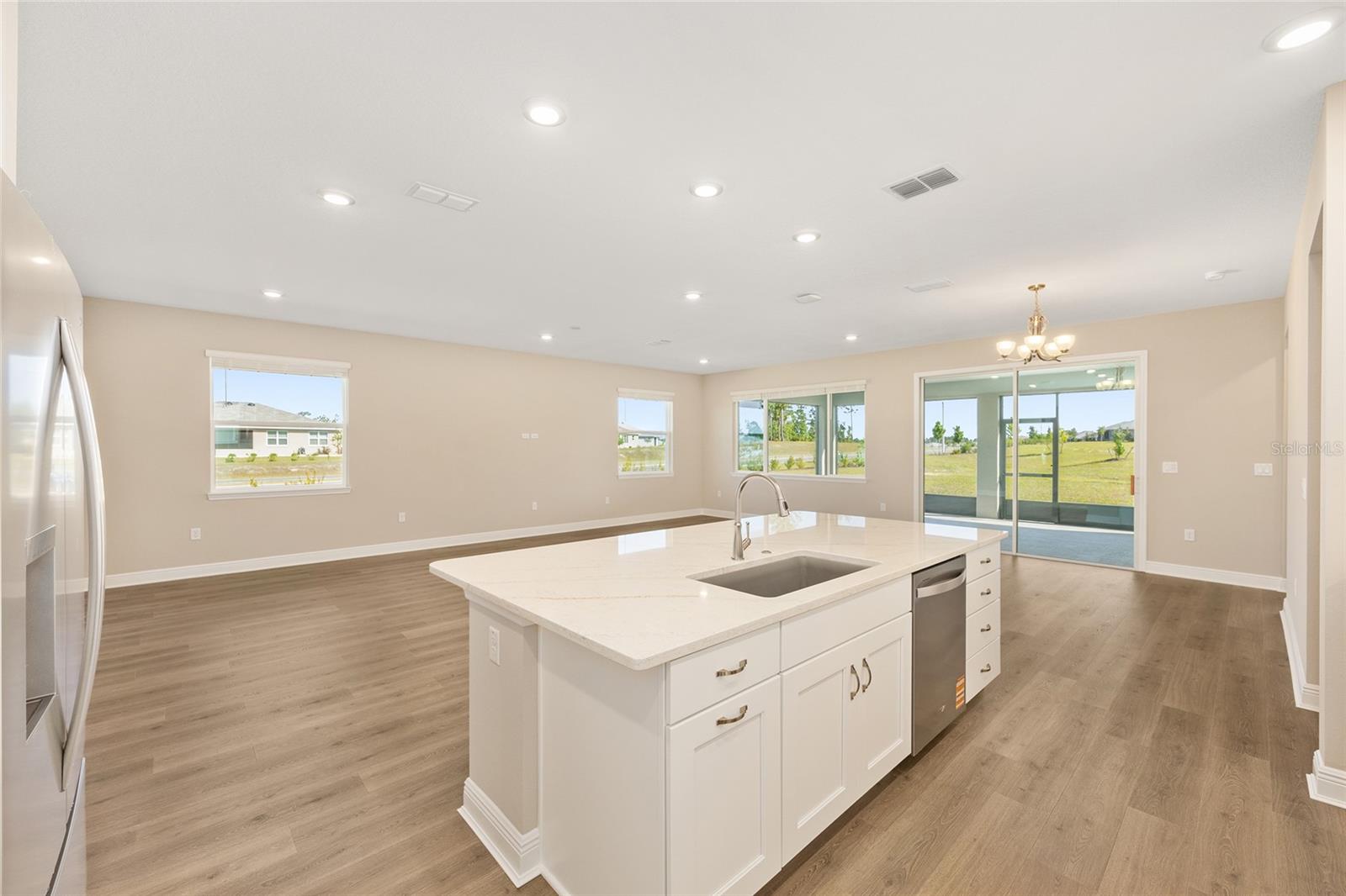 ON TOP OF THE WORLD - Residential