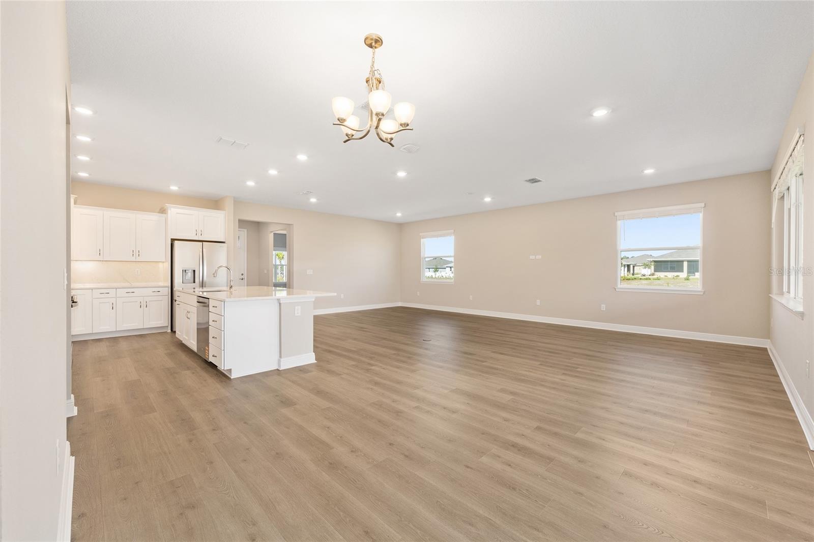 ON TOP OF THE WORLD - Residential