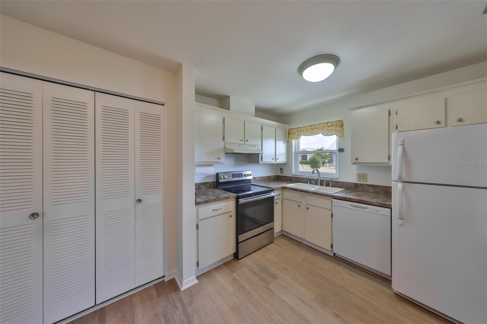 DEL WEBBS SUN CITY FLORIDA UN - Residential